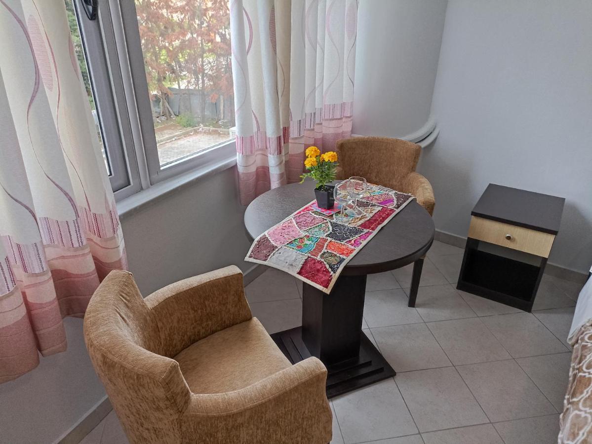 10 Apartmants Olimpia Mir Durres Exterior photo